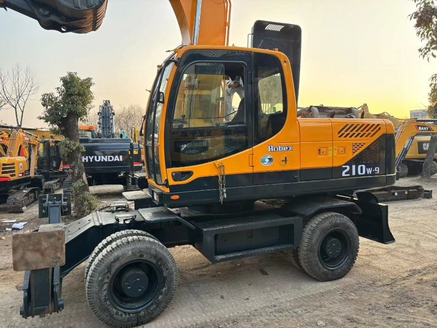 कोरिया प्रयुक्त हुंडई खुदाई मशीन बिक्री के लिए दूसरा हाथ R210w-9 पहिया 21950KW 21 टन Jindongyu मशीनरी