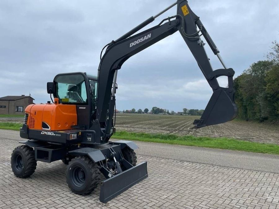 कोरिया बिक्री के लिए प्रयुक्त Doosan खुदाई मशीन दूसरा हाथ DX60W Jindongyu मशीनरी