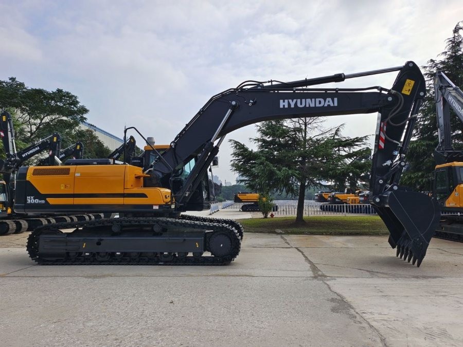 Cummins HM8.3 इंजन कोरिया हुंडई खुदाई HX300HD 30 टन Jindongyu मशीनरी